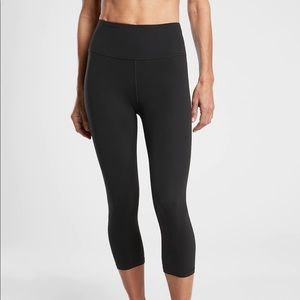 Athleta Black Elation Cropped Leggings